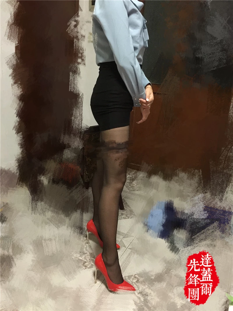 必射！这脚底真香女神说不是分手真便宜我了第二弹