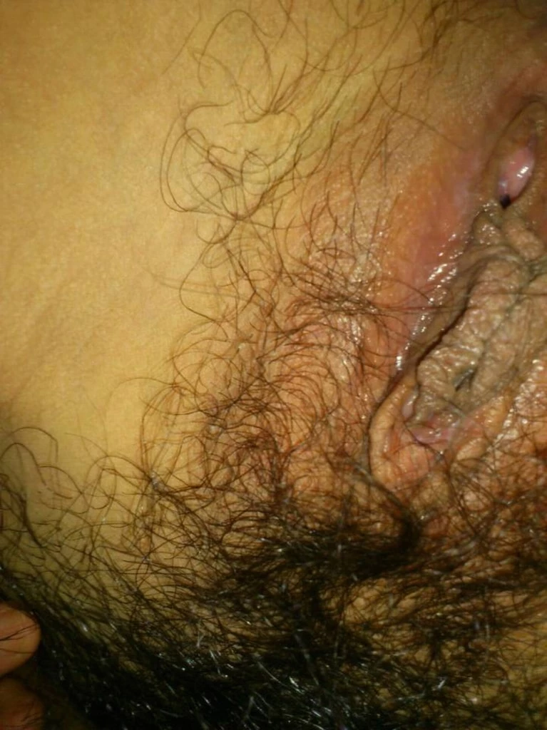 双女主高跟丝袜，舔脚踩踏