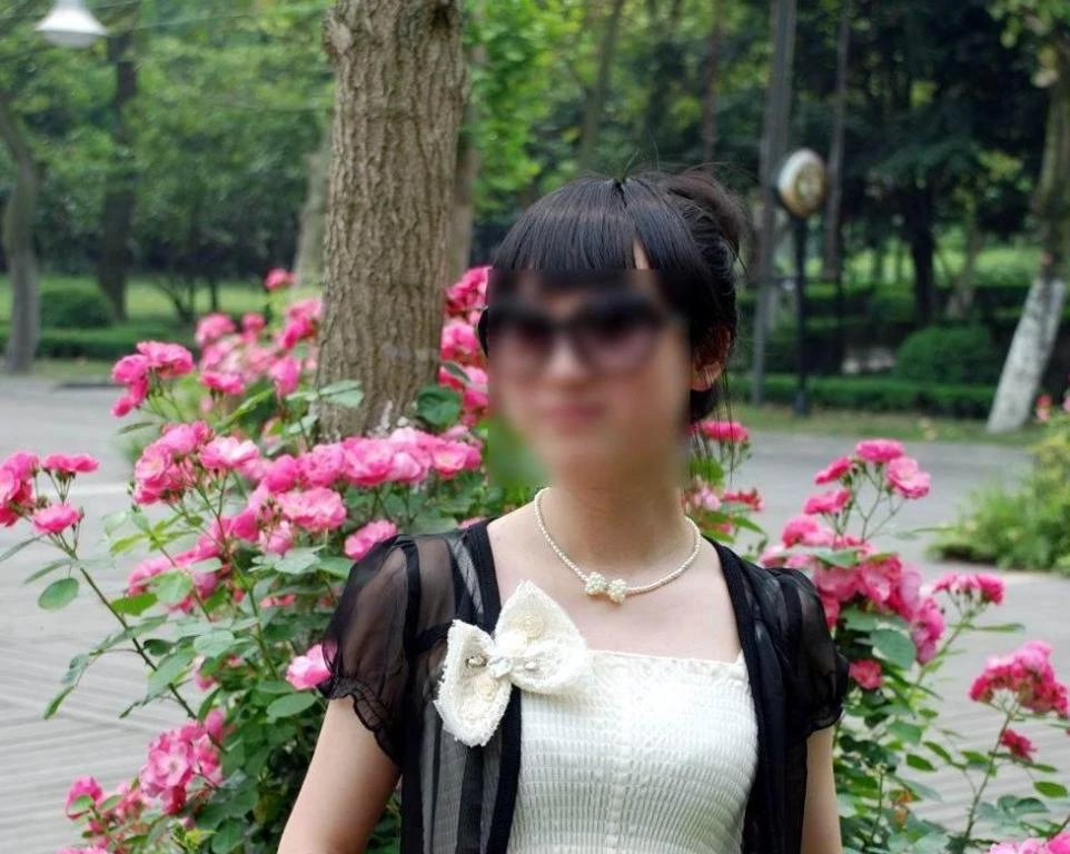肏得读艺校的小骚货不停的叫水好多，不急，慢慢肏