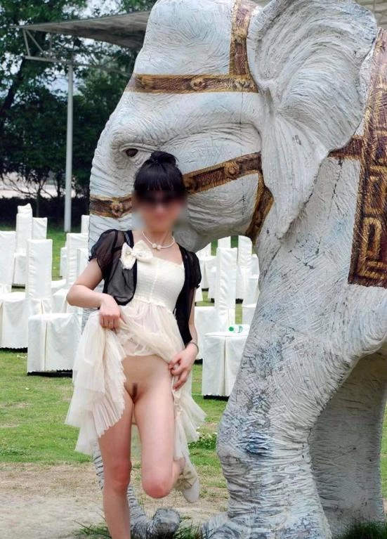 肏得读艺校的小骚货不停的叫水好多，不急，慢慢肏