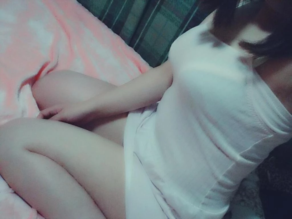 调教骚逼人妻，用大屌猛操很舒服