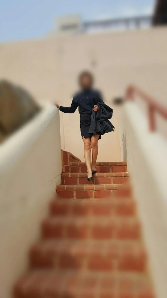 “你快射，我上班要迟到了”和公司会计在停车场野战偷情，着急上班秋游快