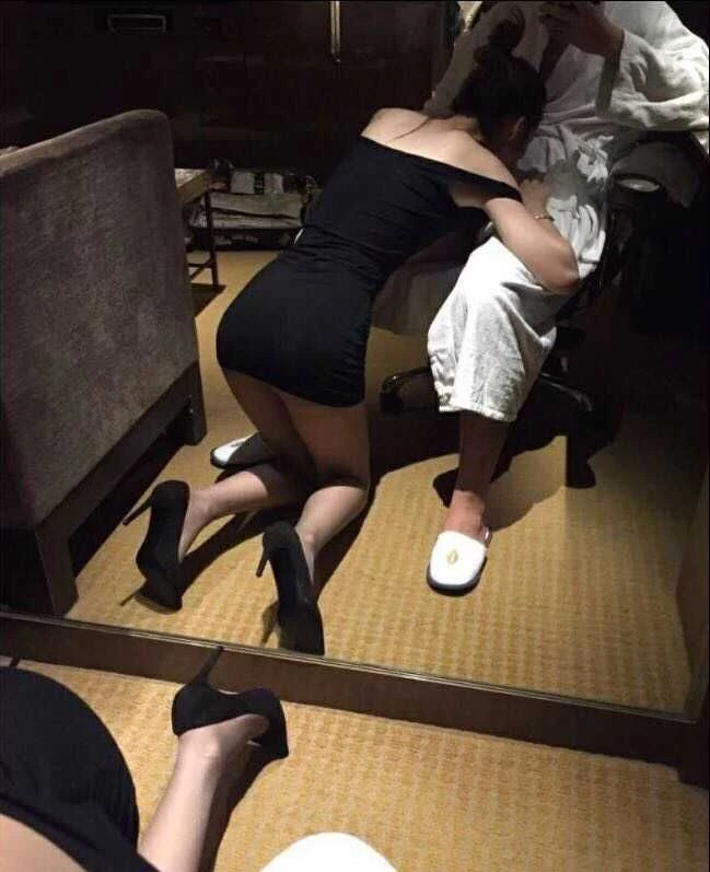 露脸幼师白衬衫jk格裙黑丝