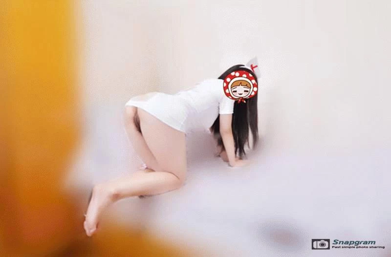“我老婆操起来爽不爽？你之前不是不好意思嘛”老婆被单男无套3P