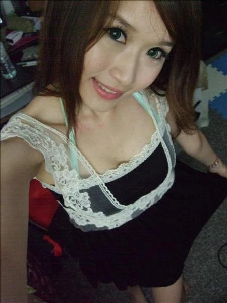 草喷25岁骚逼少妇