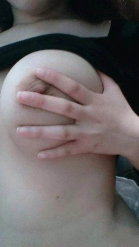 调教18岁骚母狗打屁股抽耳光舔脚舔几把绝对服从