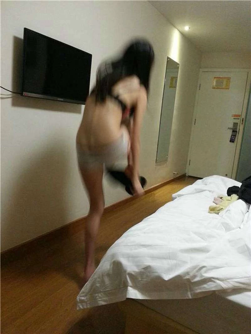 邻家姐姐来我家打游戏！最后给她安排得明明白白