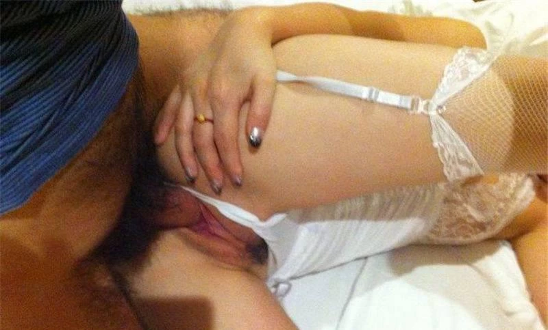 体操系学妹的身材就是好，一对极品大奶子太诱人了！