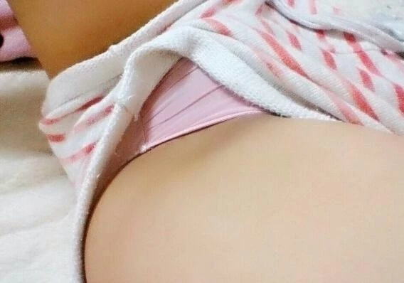 表姐手机里的自慰视频，胸大水多