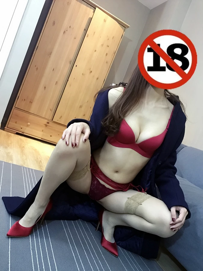御姐JK服肉丝超骚美脚足交，精液全射到骚脚上，完整下滑购买