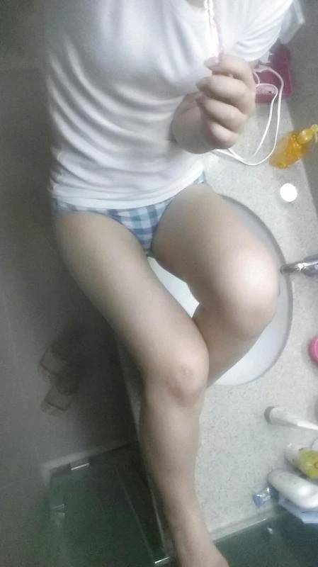 [原创] 反差和极品娃娃脸高颜值东北女孩约炮