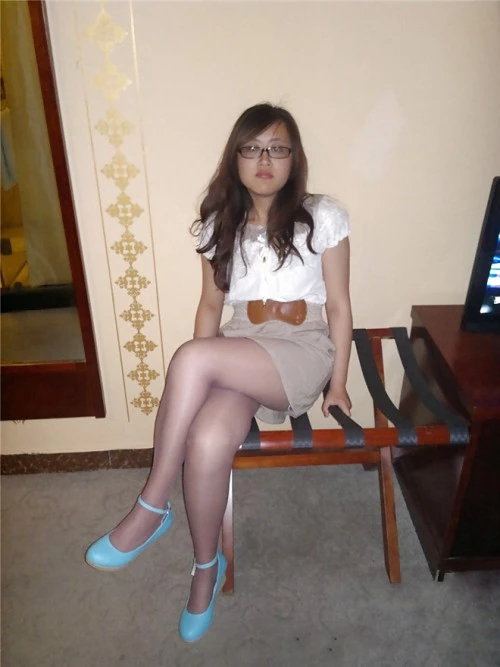 调教母狗 使劲给精油舒服 这翘臀看着不要太舒服