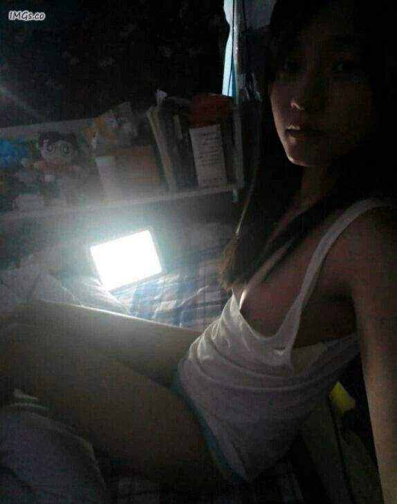 真实自拍 我就蹭蹭不进去到最后爆she