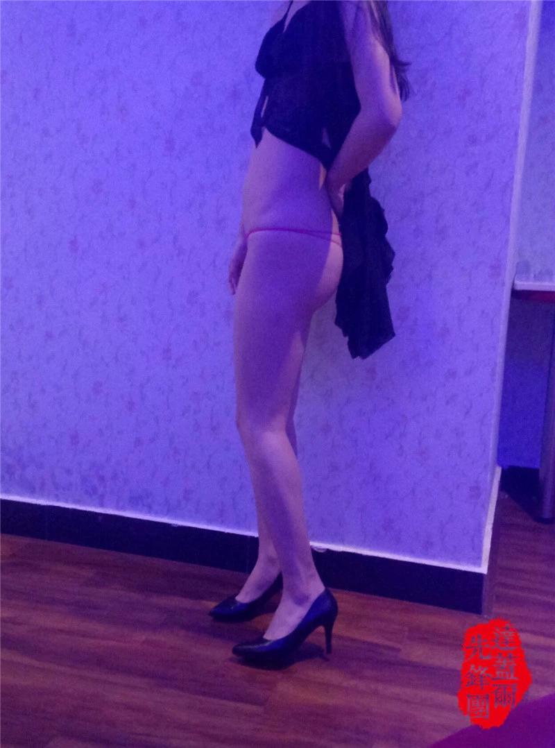 给蛋蛋做马杀鸡，射了小姐姐一手