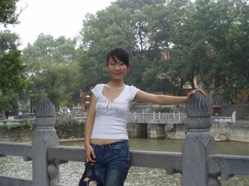 高潮迭起:从浴室到床上,单男猛操骚老婆