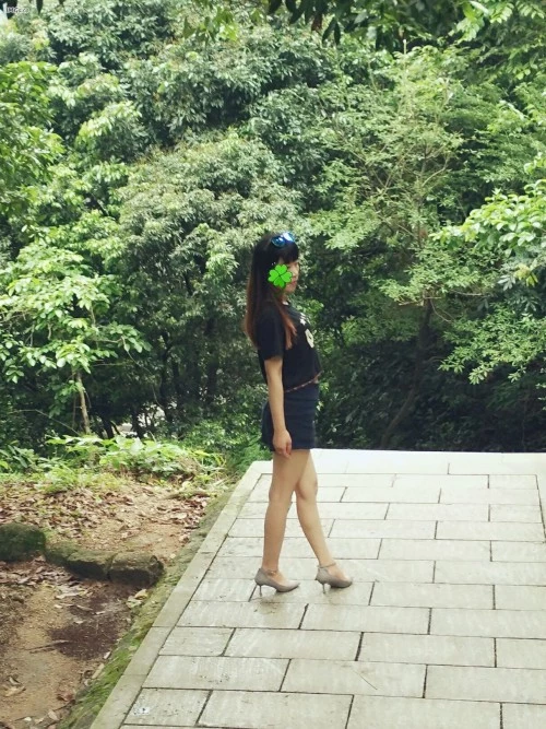 说好的带套你不讲信用阿别射里面不然我男朋友知道的