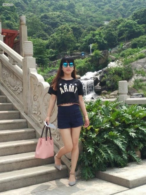 说好的带套你不讲信用阿别射里面不然我男朋友知道的