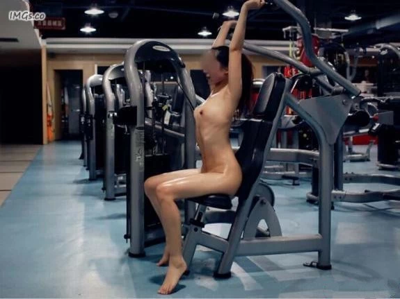 怒操女球迷，性瘾太大让我下次在球场操她！！
