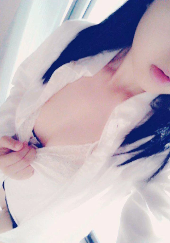 反差骚母狗婚前婚后各种撩骚，露脸自慰流白浆