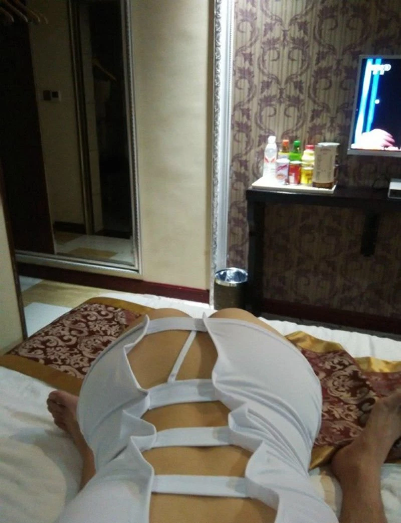 幼师珠珠，玩穴潮吹，“快停下！地板都湿了！”