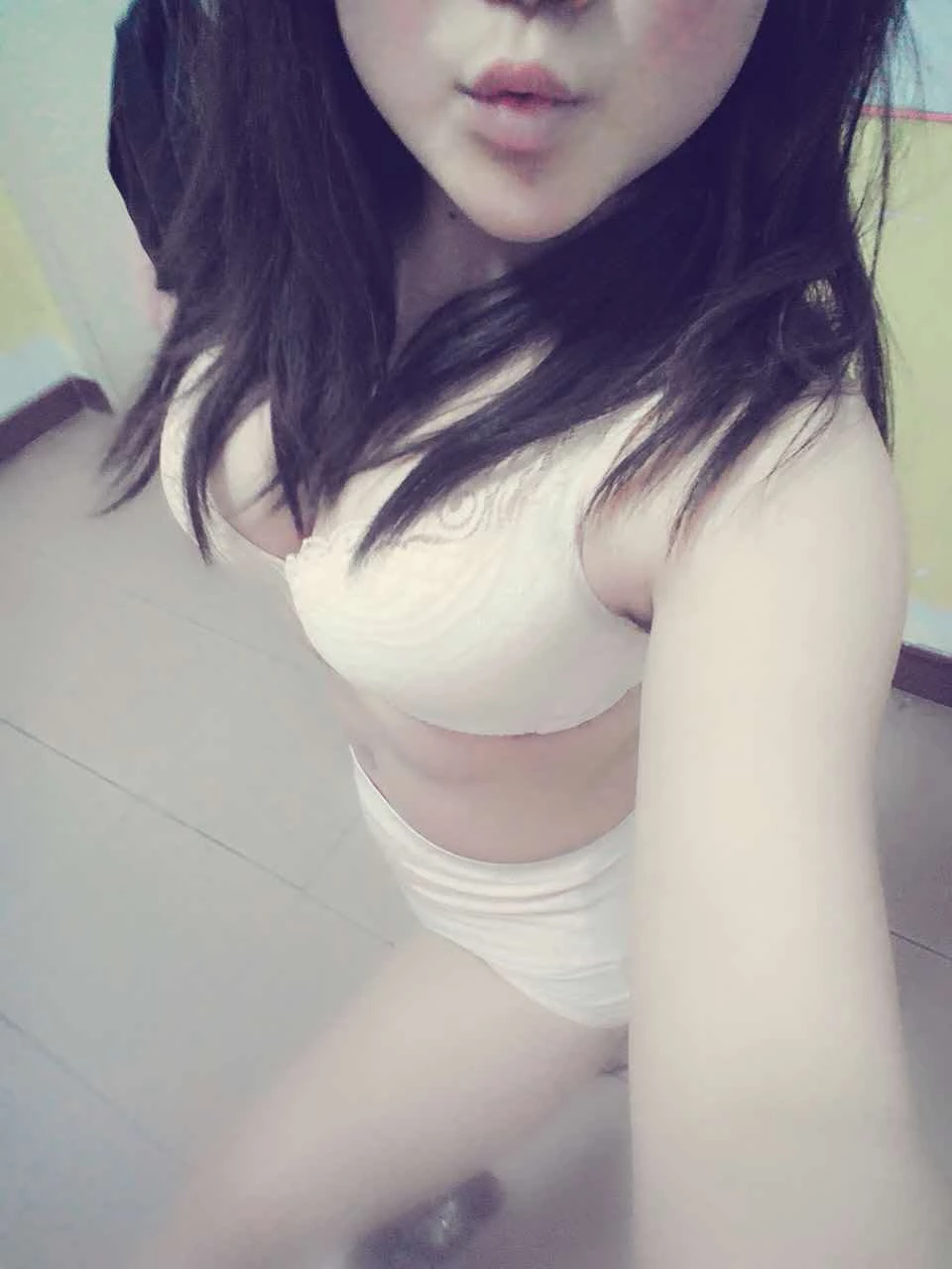 “听我闺蜜说你很大”18岁女朋友的闺蜜