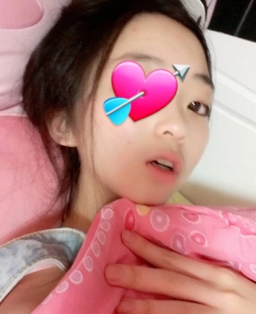 偷偷内射大二r学妹然后假装傻