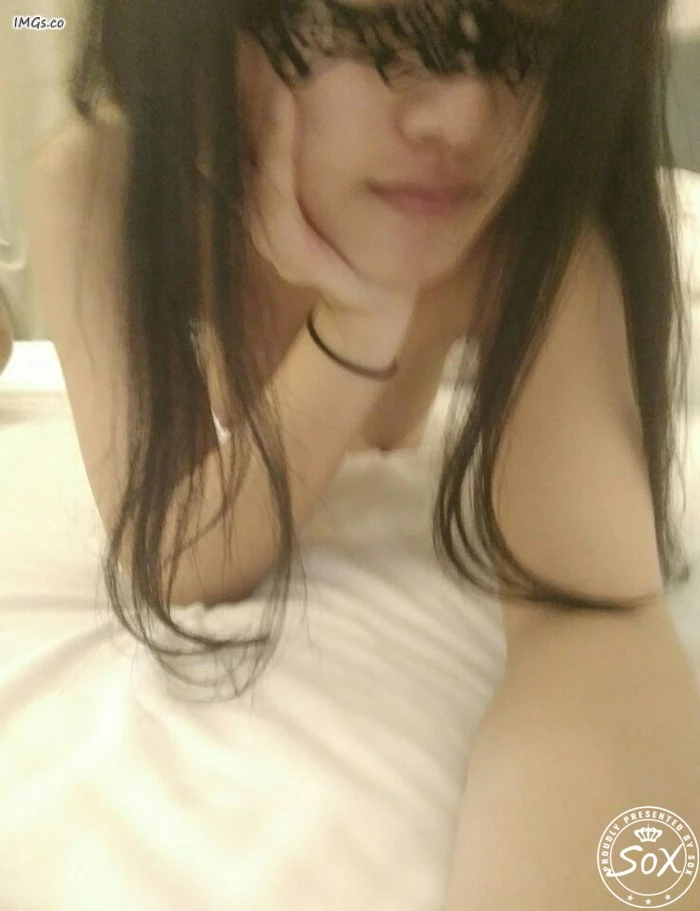 背着男友说和闺蜜逛街，逛到我床上舔鸡鸡