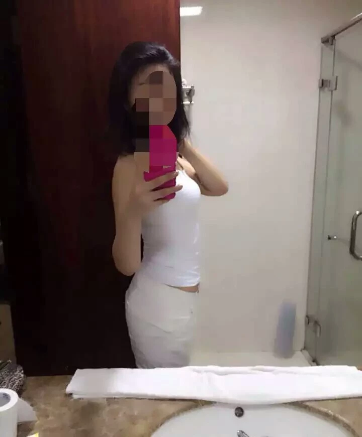 [原创] 网聊很久的湖北少妇奔现只给舔不给操太可惜啦