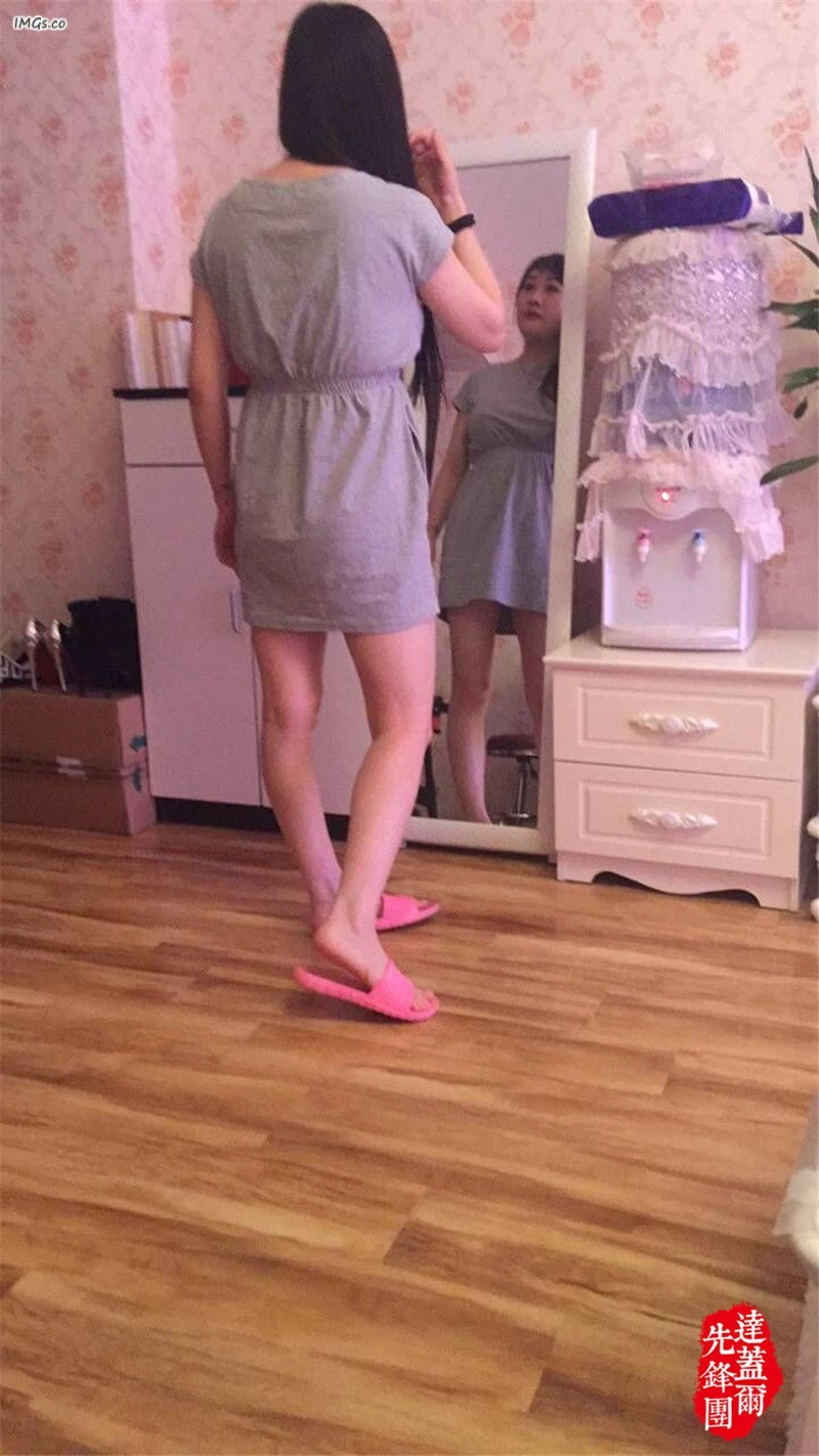 跟艺校约的女主开房（进群约炮）