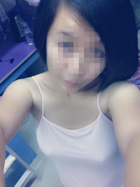 顶级纹身少妇少妇和单男大站 老公拍摄
