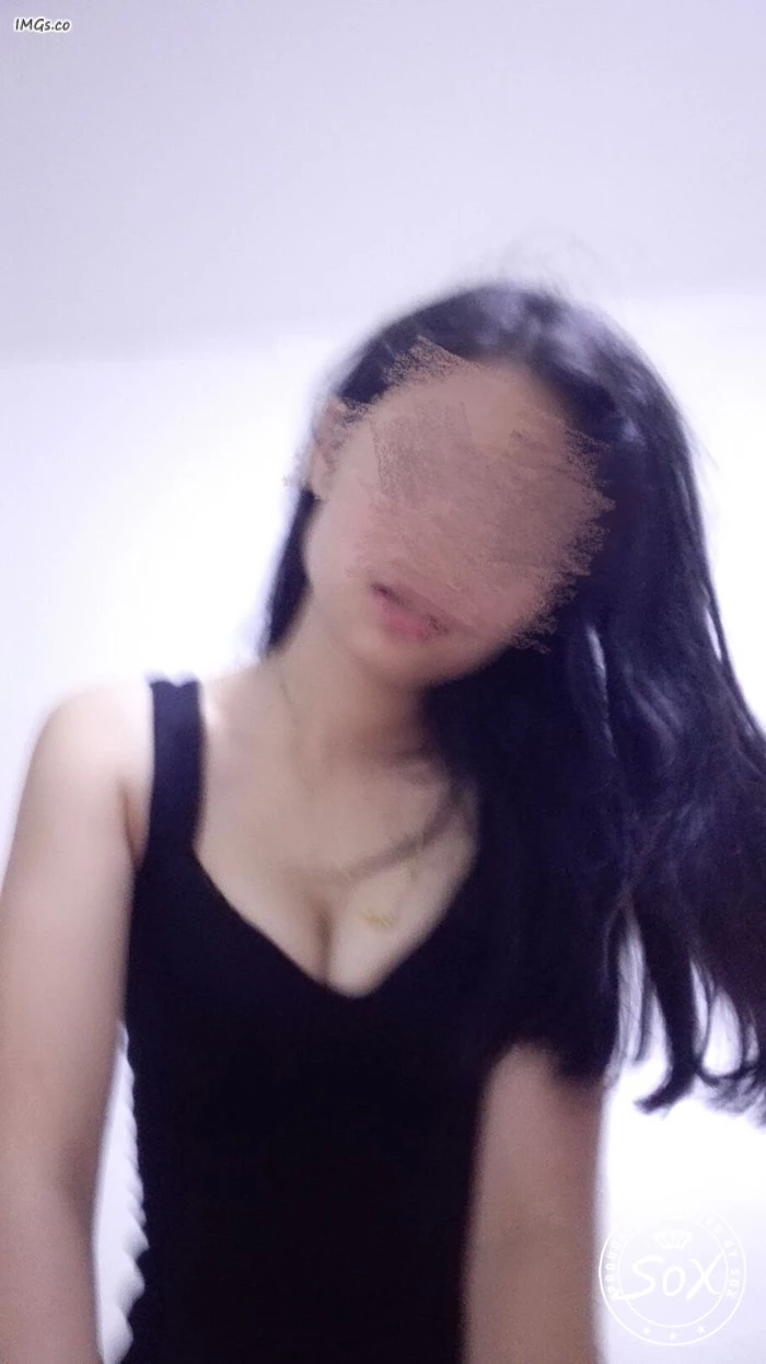 家中3P老婆大战单男把他榨干!