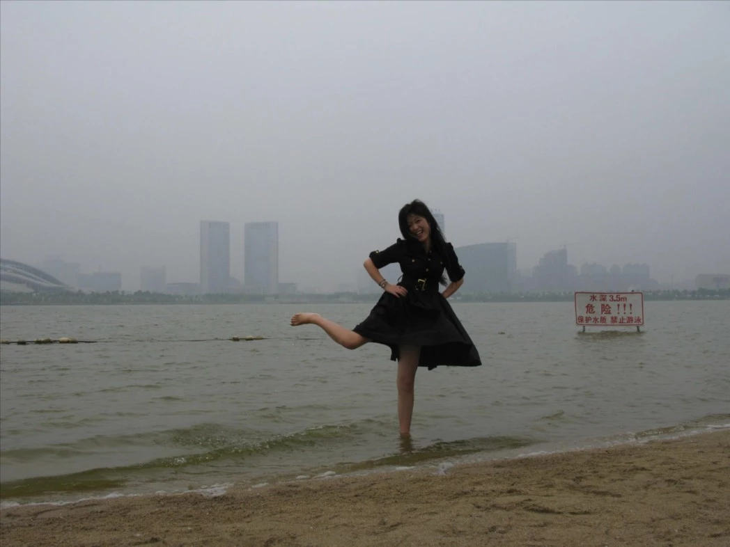这是个被我潜规则过的女人，屄嫩的不得了 [20P]