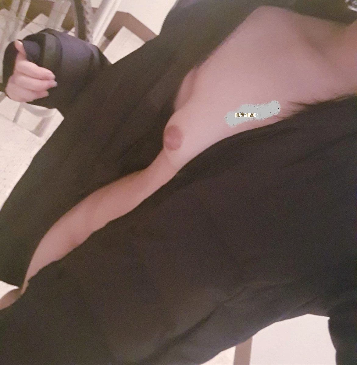 和男人约会，一回来就洗个热水澡扭动着丰满肥熟的屁股奋力的迎合男人的冲撞[17P]