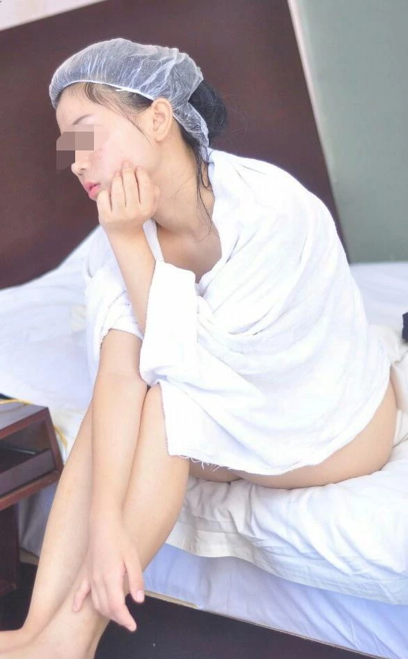 刚用钱砸回来个小嫩妹[17P]