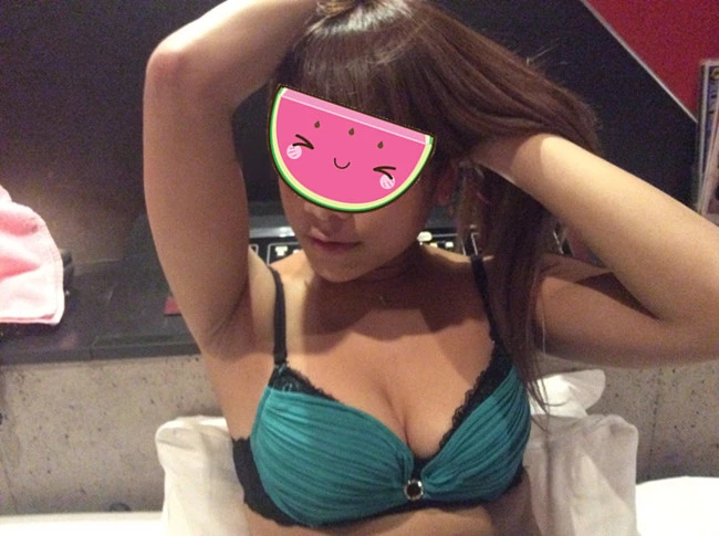 毕业10年再相见，已经变成熟女，可惜没见过她年轻时候的身体，一声叹息[17P]