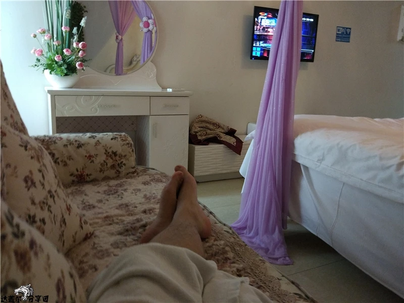 [原创][分享团出品]超级可爱28岁离婚少妇，口活爆炸。胖妹水超级多[27P]