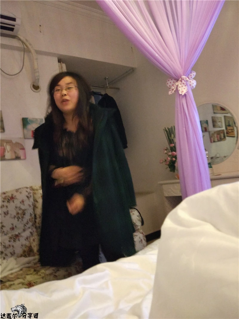 [原创][分享团出品]超级可爱28岁离婚少妇，口活爆炸。胖妹水超级多[27P]