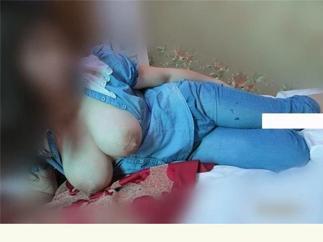 乳头粉嫩的葡萄奶[10P]