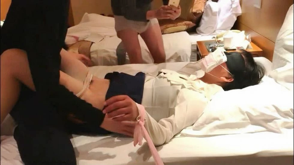 美女主播见面喝多后被带到酒店3P不知被干了多少次[11P]