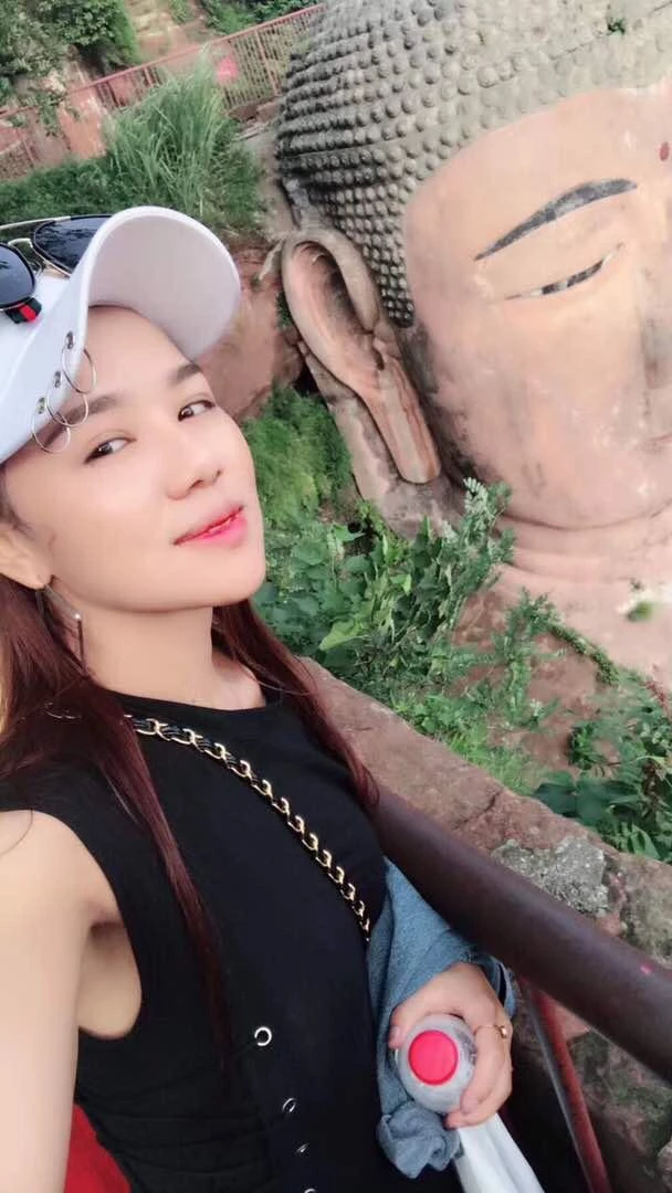 随便搭讪一下就能约到这幺漂亮的妹子吗？感觉好假哦[11P]