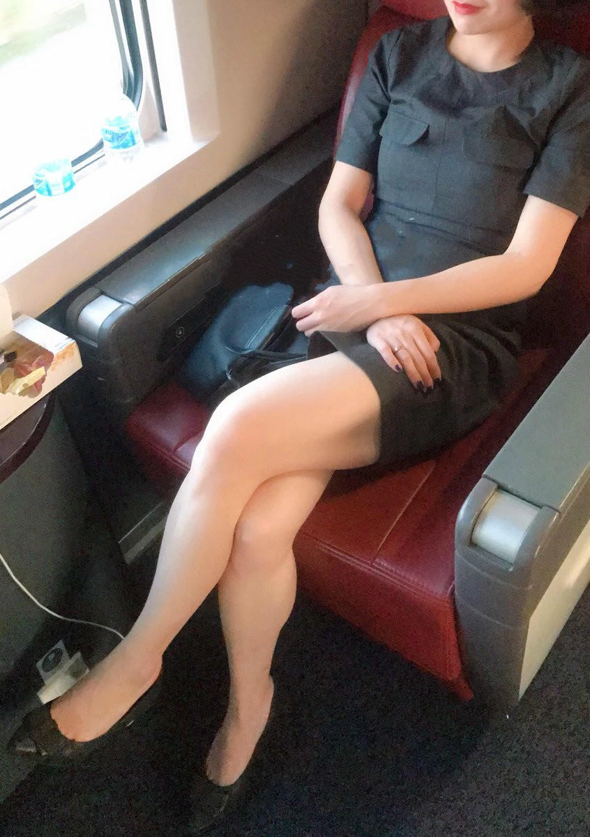 高铁遇姐好端庄，相约酒店浴红妆[22P]