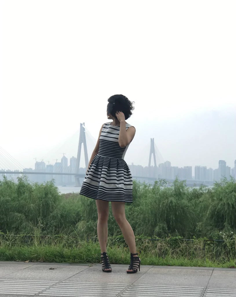 户外拓展一下温泉别墅走一波下体也忍不住开始湿润[28P]