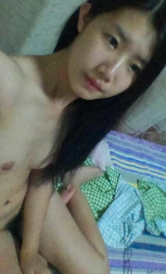 靓妹与男友生活激情照[18P]