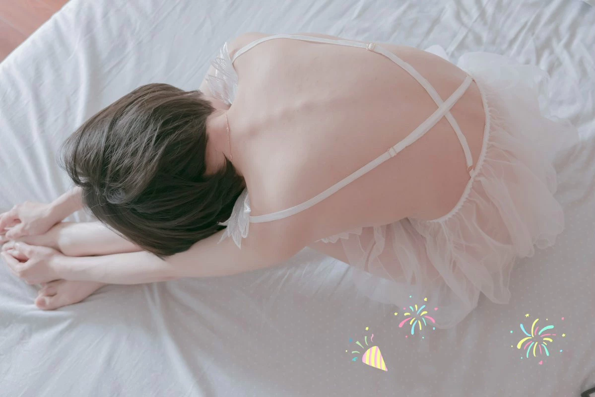 喜欢后背还是正面的奶子呢？我想听骚话简直想死了[18P]