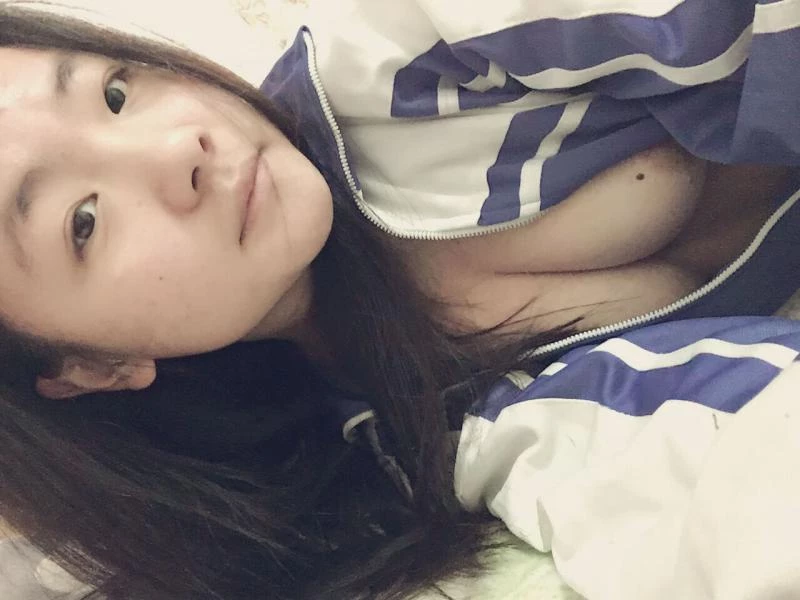 [非原创]发育甚好的大奶学妹露脸自拍[15P]