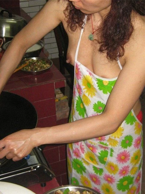 农村妇女裸体在厨房做饭 [15P]