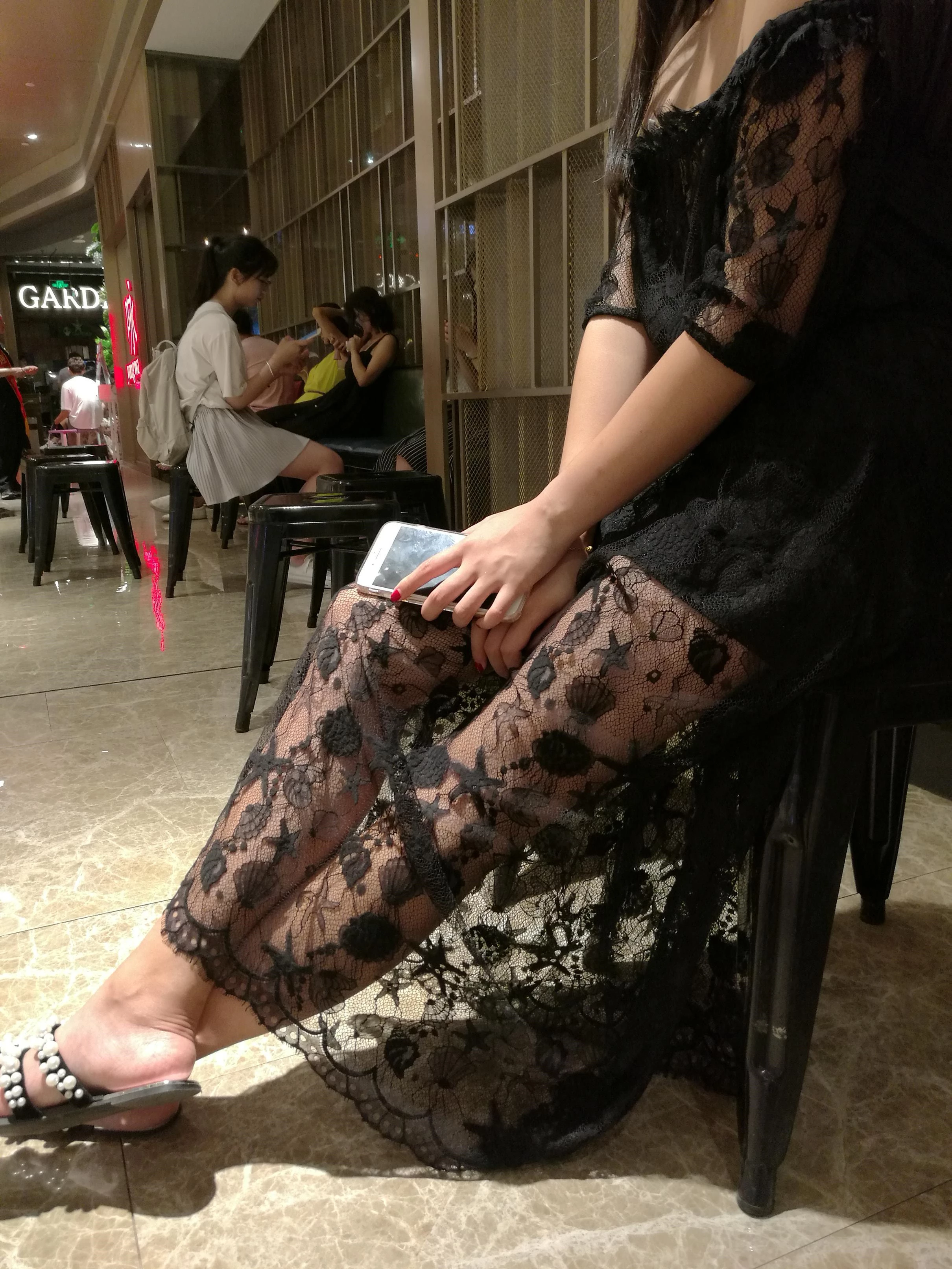 骚妻商场人前露出加操逼[16P]
