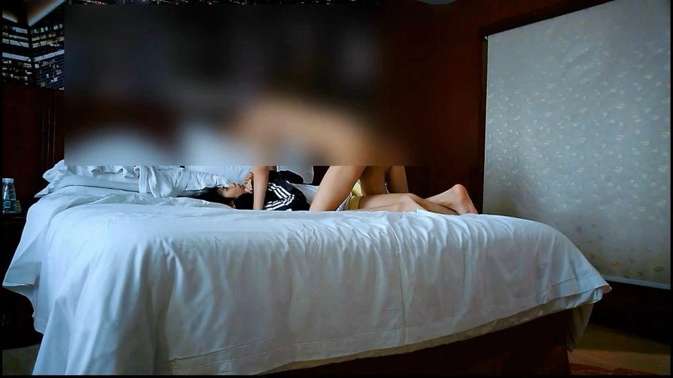酒吧DJ的白嫩妹妹[11P]
