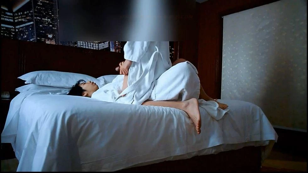 酒吧DJ的白嫩妹妹[10P]