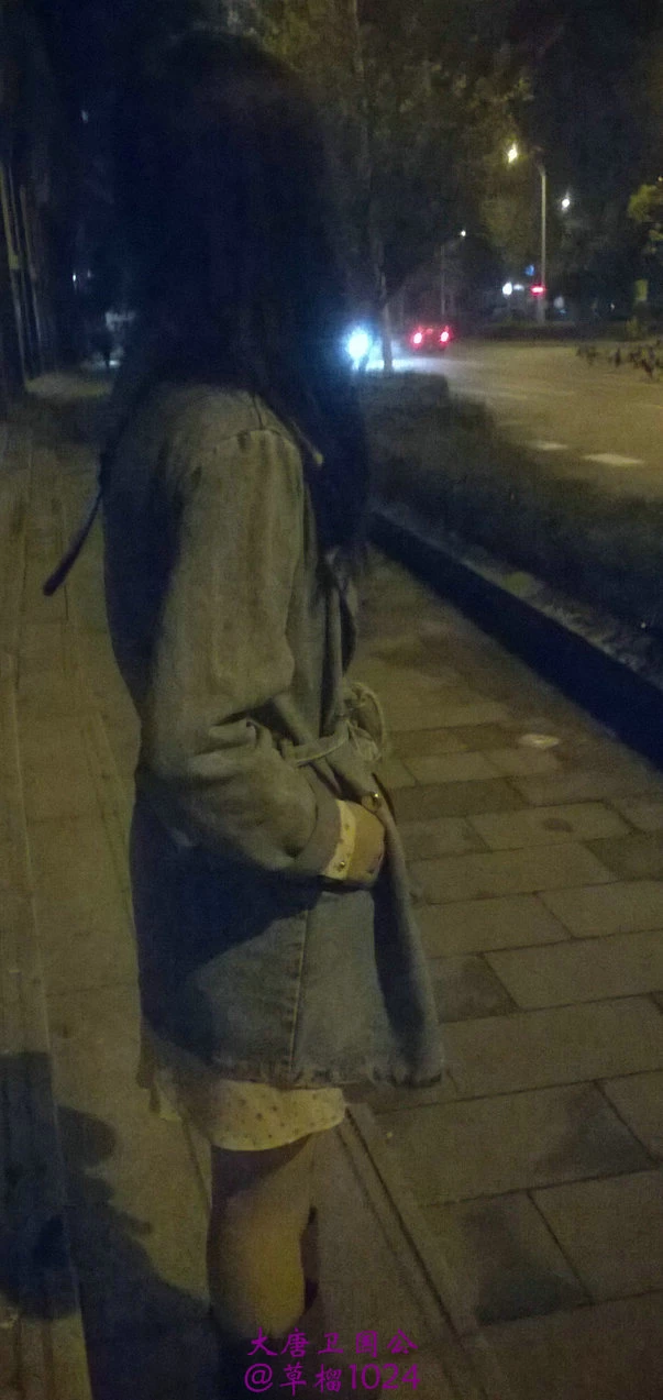 出水的骚屄晶莹剔透，你喜欢吗？半露脸[15P]